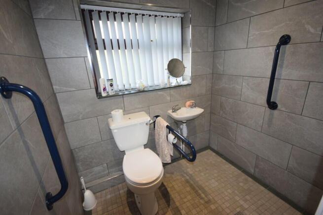 SHOWER ROOM