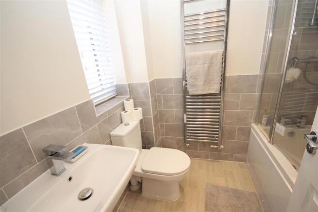 Bathroom 1 .jpg