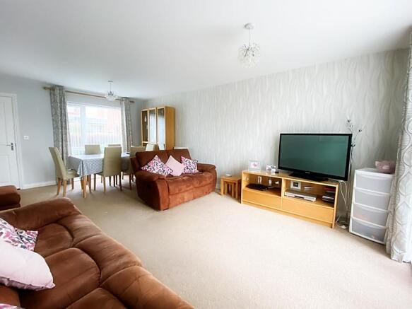Lounge/Dining Room
