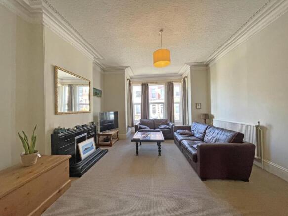 Beechwood Avenue 26 - GFF Lounge Front.jpg