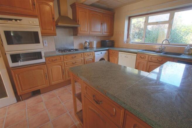 KITCHEN1.jpg