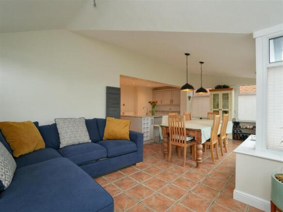 4 bed Detached for sale Image 10
