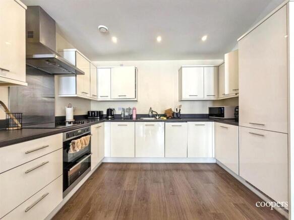 Kitchen (9).jpg