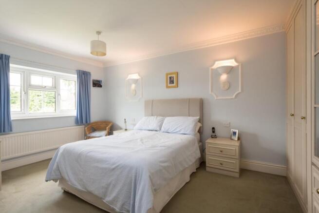 4 bed Detached for sale Image 6