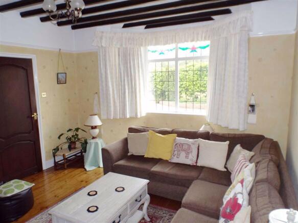 LOUNGE: