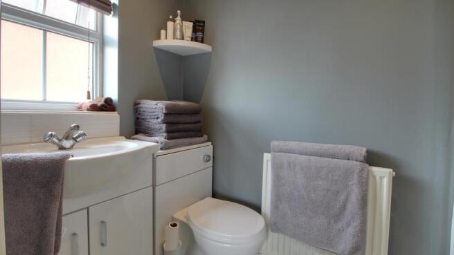 Ensuite to Bed 1