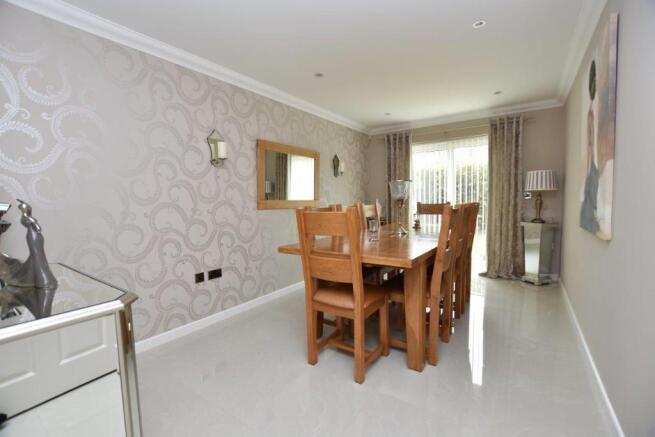 Bed 4/dining room
