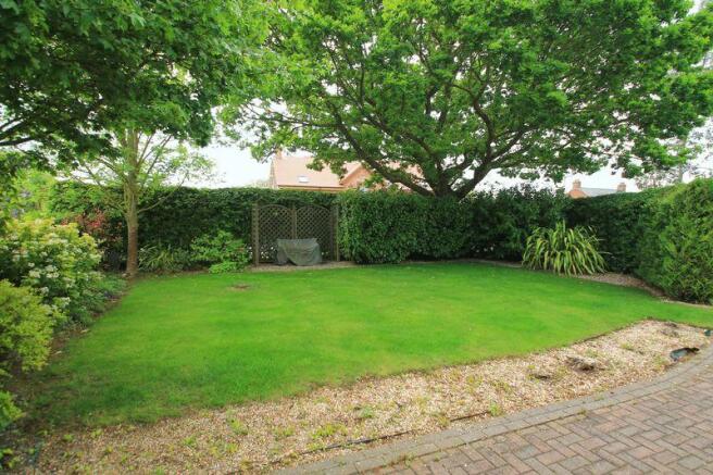 FRONT GARDEN