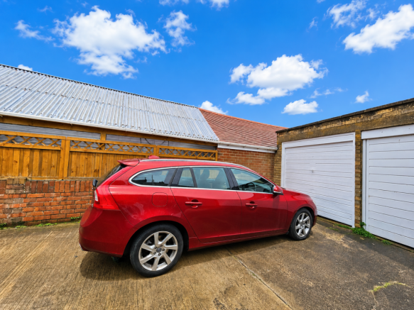 2 bed Flat for sale Image 11