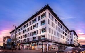 Flat 8, Queensgate, High Street, Redhill RH1 1TZ