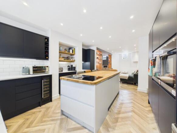 4 bed Terraced for sale Image 9