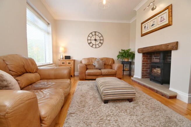 5 bed Detached for sale Image 8