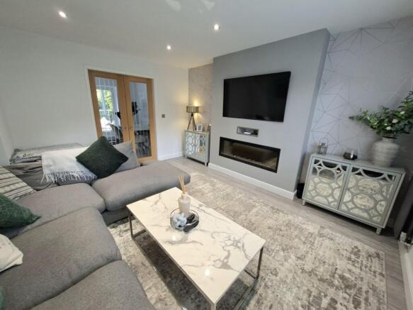 MAIN LIVING ROOM