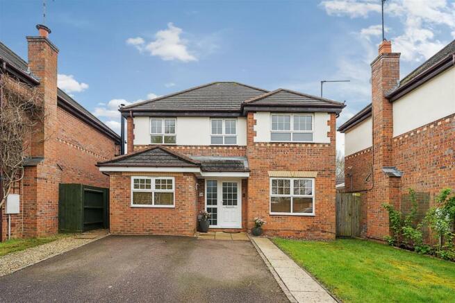 36 Graham Hill Road, Towcester (16).jpg