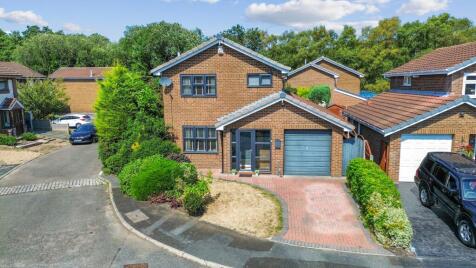 Dundee Close, Fearnhead, WA2