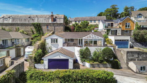 Manor Gardens, Manor Park, Kingsbridge, TQ7 1BJ