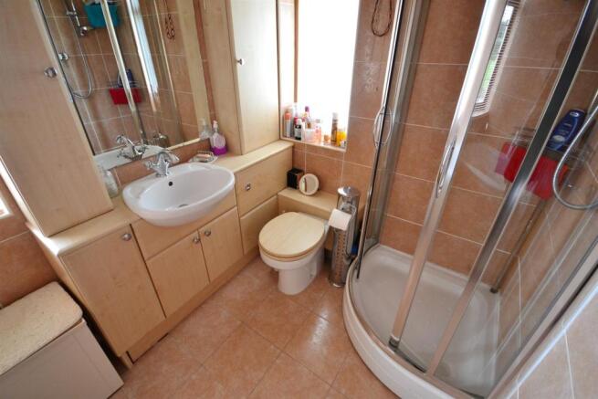 Bathroom (2).jpg