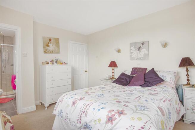 3 bed Semi-Detached for sale Image 10