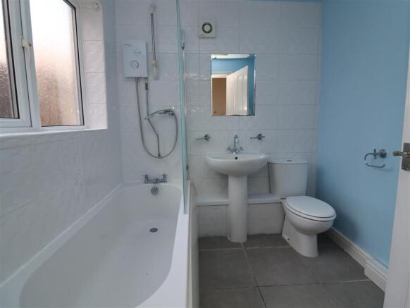 GROUND FLOOR BATHROOM
