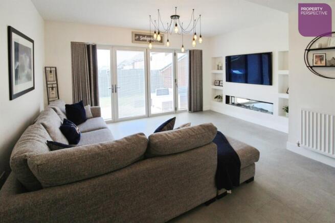5 bed Detached for sale Image 6