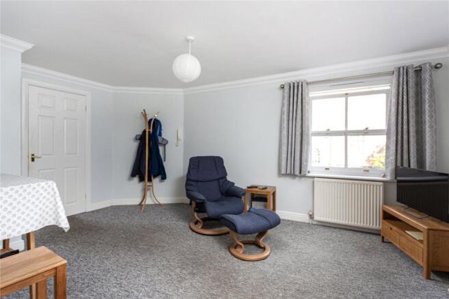 2 bed Flat for sale Image 5