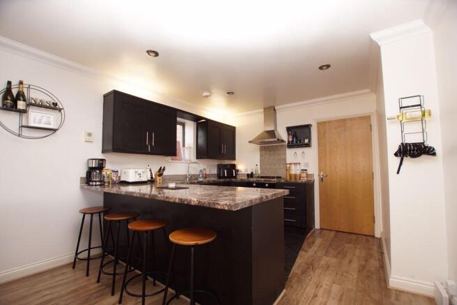 Kitchen/ Breakfast Area