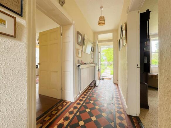 4 bed Detached for sale Image 8
