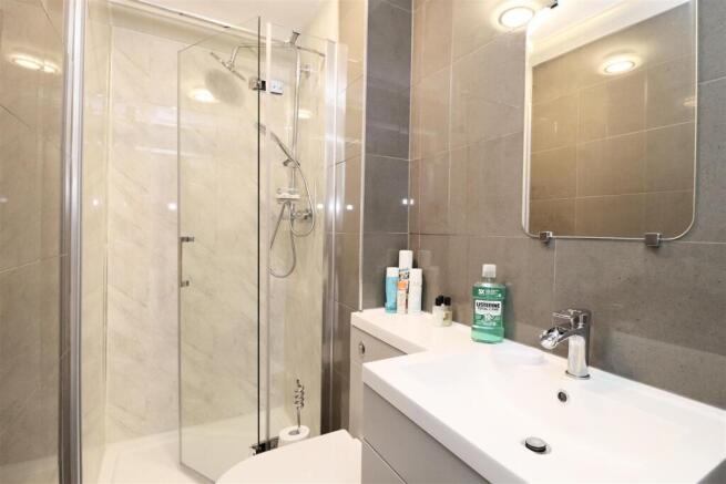 4 bed Detached for sale Image 11
