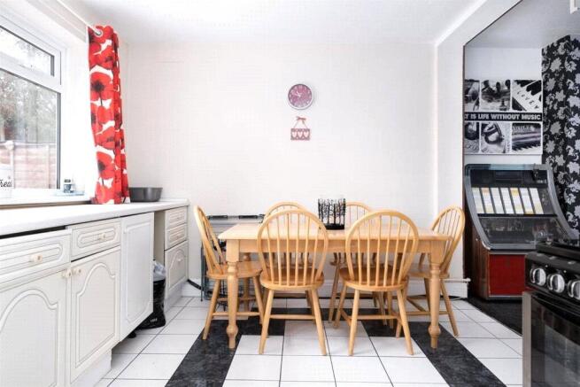 Manton Close, Hayes, Greater London, UB3 photo 5