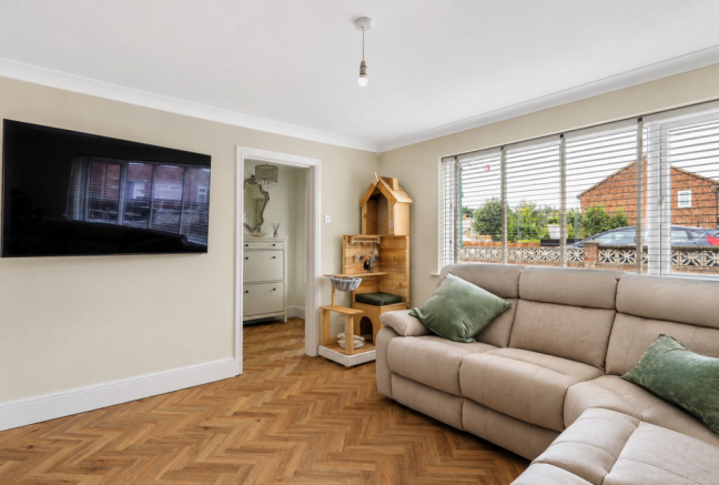 3 bed Semi-Detached for sale Image 3