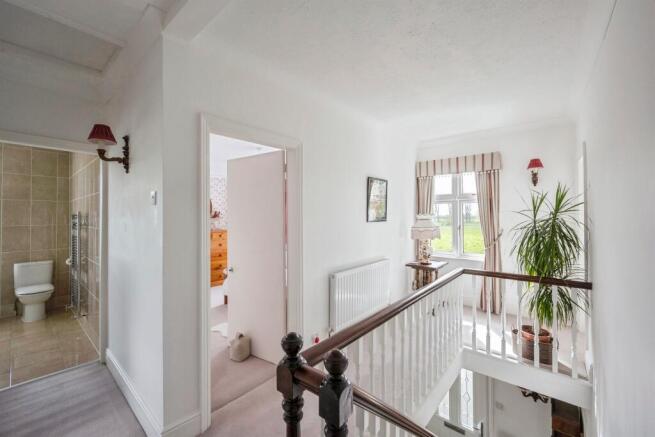4 bed Detached for sale Image 11