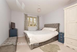 7, The Saddlery, Leatherhead KT23 4FG