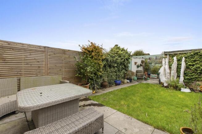 7 Cypress Walk, HP15 7RF-10.jpg