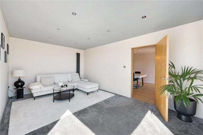 4 bed Detached for sale Image 8