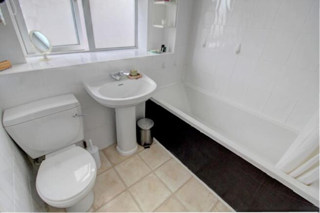Yopa - Paddock Drive, Chelmsford, CM1 (6)