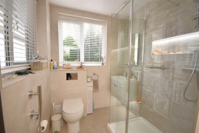 GF Shower Room.JPG
