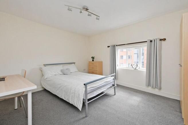 Bright, neatly presented double bedroom with a ...