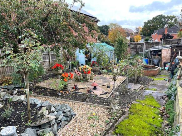 2 GARDEN DRIVE (7).jpeg