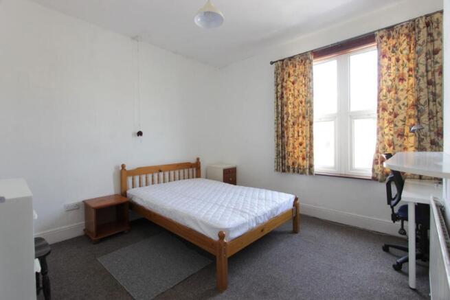 4 bed Terraced to rent Image 6