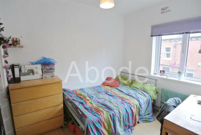 5 bed House to rent Image 9