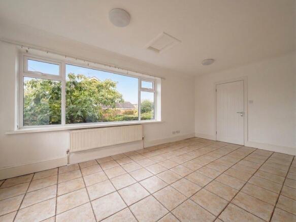 3 bed Semi-Detached to rent Image 5