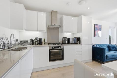 Faringdon Avenue, Romford, RM3