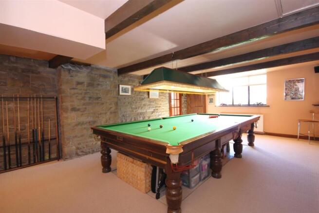 SNOOKER ROOM