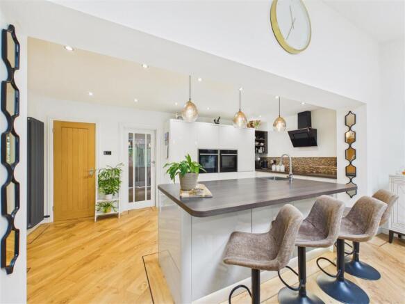 3 bed Semi-Detached for sale Image 10