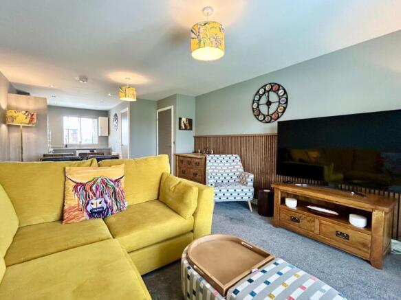 2 bed Flat for sale Image 5