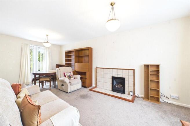 Whitedown Road, Tadley, Hampshire, RG26 photo 4