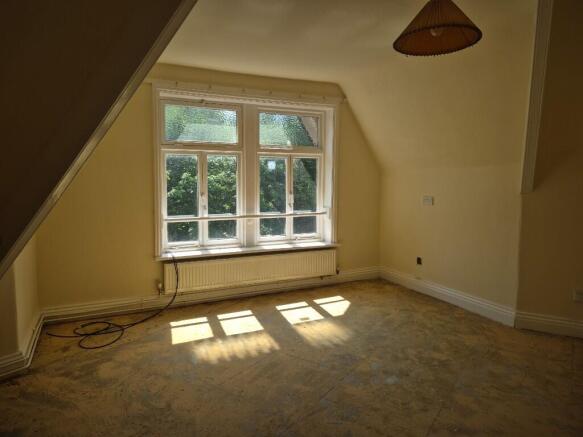 6 bed Semi-Detached for sale Image 7