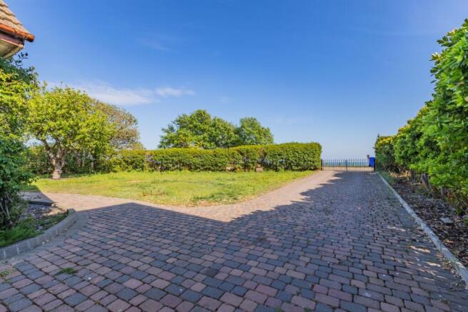 The Leas, Frinton-on-sea photo 4
