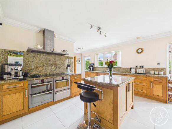 4 bed Not Specified for sale Image 6