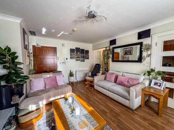 13 St Ninians Court (7).jpg